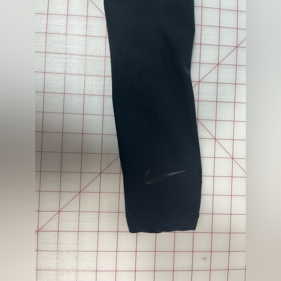 Nike Dri-FIT Black Leggings - Picture 2 of 4